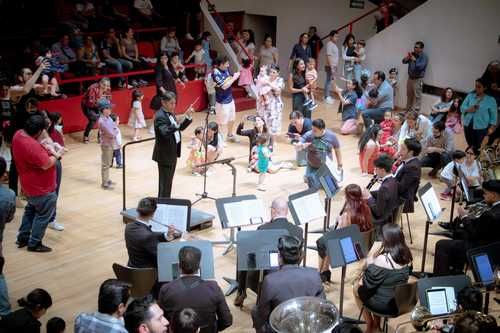 Danza-bebe-el-Ensamble-de-Alientos-ofrecio-un-concierto-sensorial-en-el-Cenart