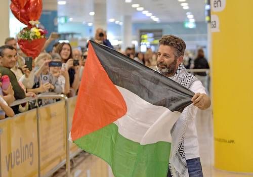 Israel-deporta-a-dos-activistas-de-la-Flotilla-Global-Sumud-tras-su-detencion-en-alta-mar-1
