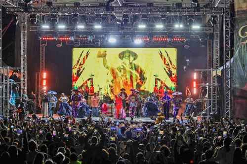 Lila-Downs-ofrecio-concierto-gratuito-en-la-Utopia-Ceylan-de-Azcapotzalco-con-mas-de-6500-asistentes