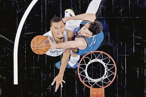 Wembanyama-firma-33-puntos-y-los-Spurs-vencen-103-82-al-Thunder-empatan-la-final-del-Oeste-2-2